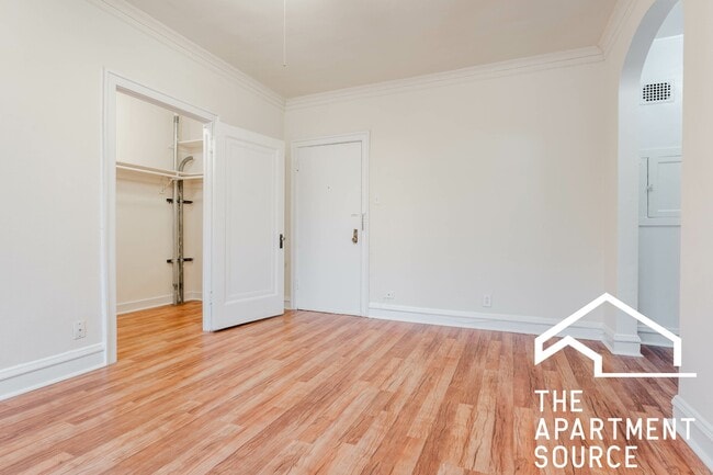 Photo - 2536 N Sawyer Ave Unit 306