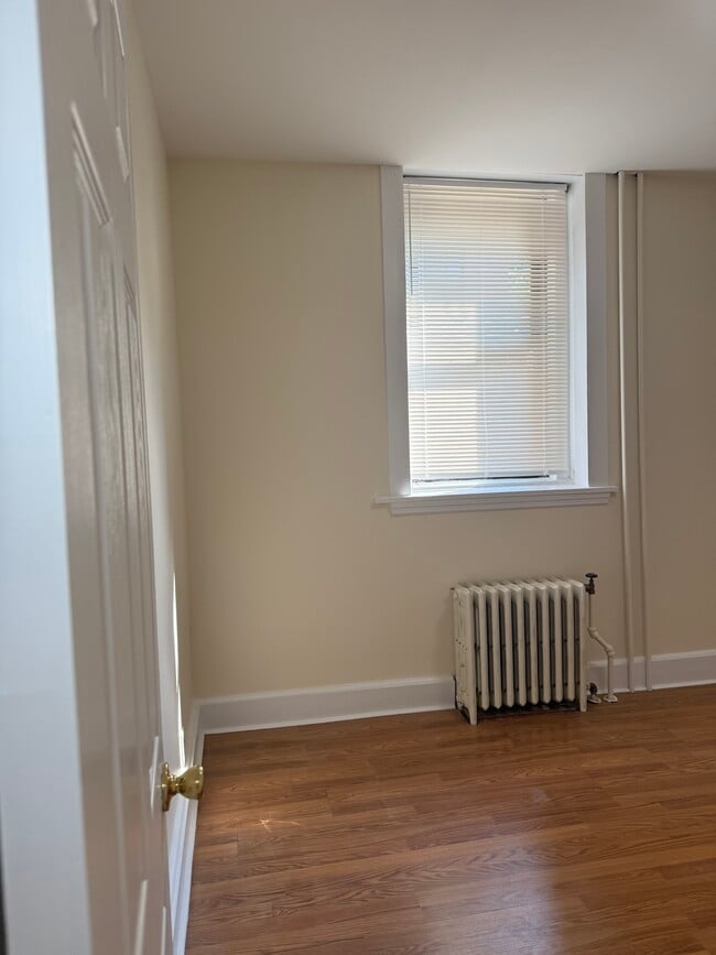 Photo - 270 Crescent Pl