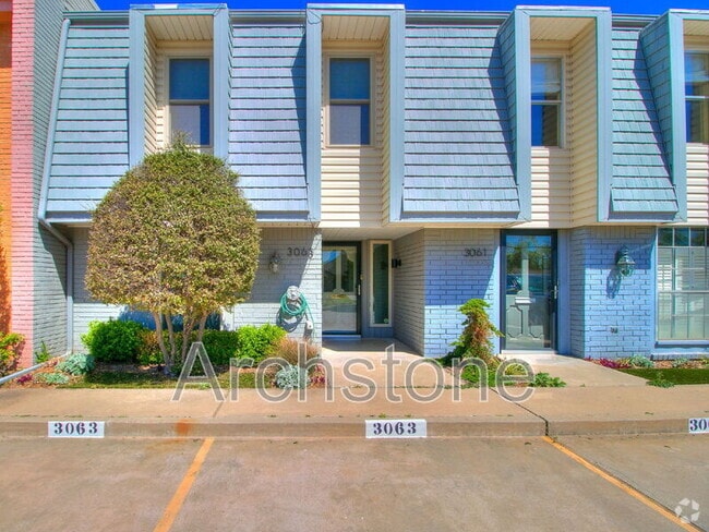 Building Photo - 3061 W Wilshire Blvd Rental