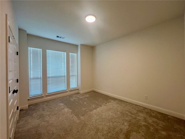 Photo - 3006 S 14th Pl