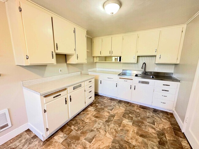 Photo - Charming 2BR Home with Garage & Expansive Yard in Ridgecrest area of Shoreline