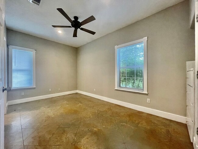 705 Smith Dr