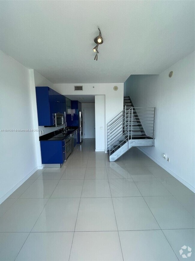 Building Photo - 60 SW 13th St Unit 2217 Rental