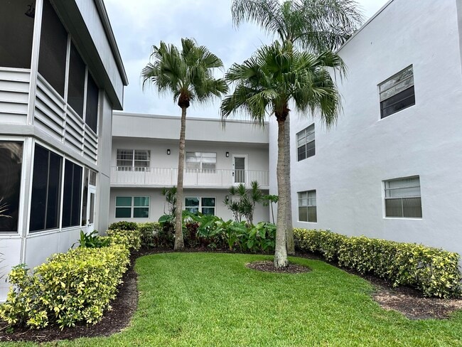 Building Photo - 811 Flanders Q