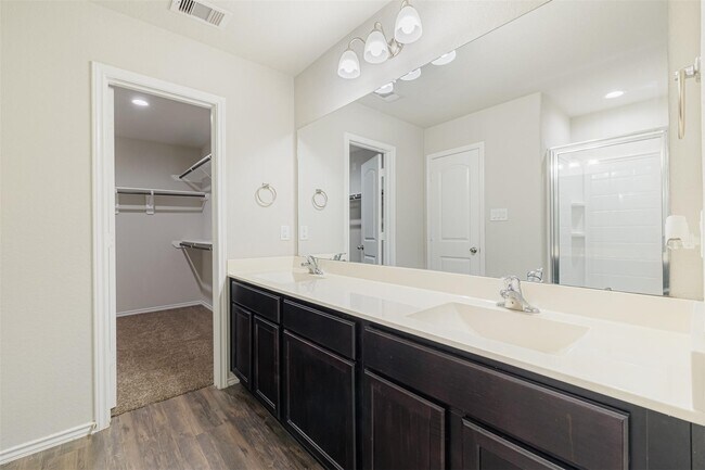 Photo - 6102 Lilly Belle St