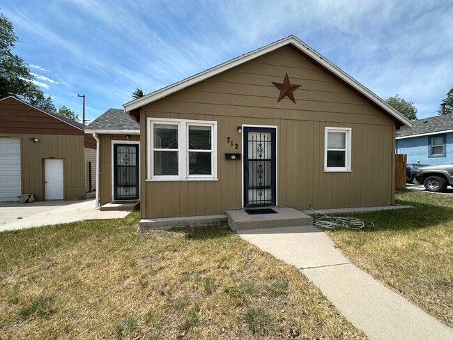 Building Photo - 712 Alder St Rental