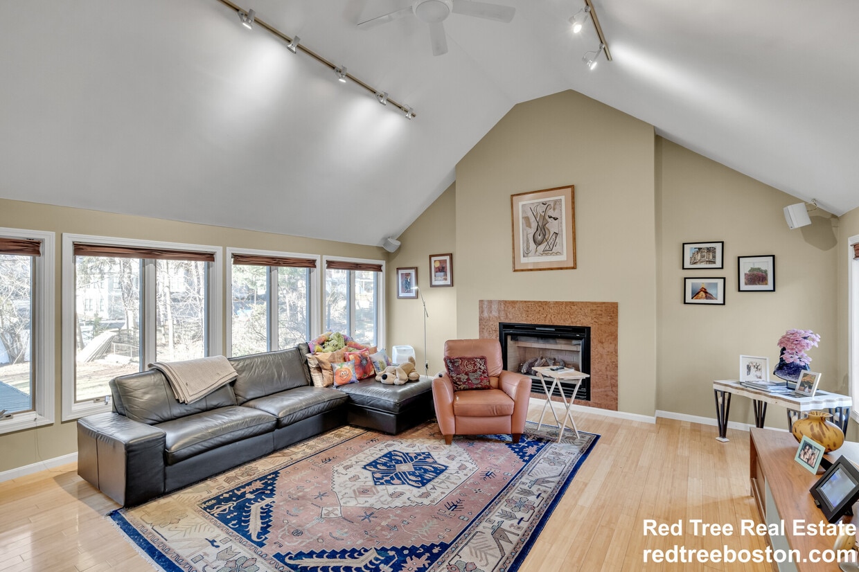 Photo - 829 Chestnut St (Waban, MA)