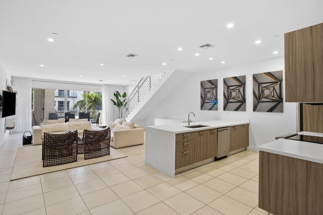 Photo - 1034 NE 18th Ave Unit 205