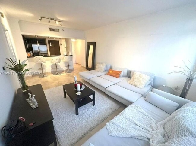 Building Photo - 540 Brickell Key Dr Rental