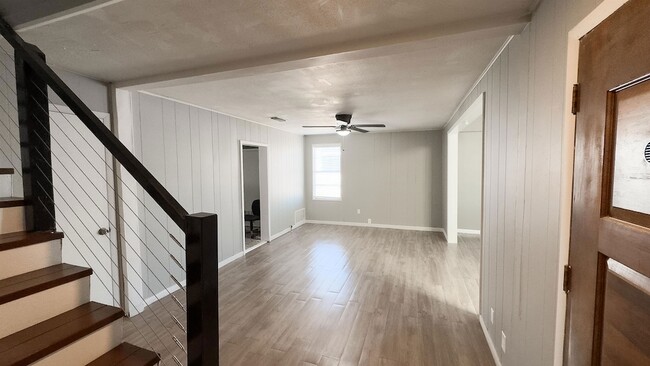 Photo - 212 Ave L