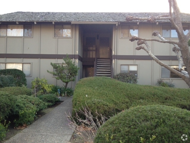 Building Photo - Center Street (9500) #38 Unit #38 Rental