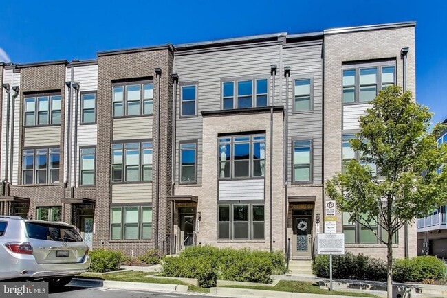 Building Photo - 8155 Red Hook St Rental