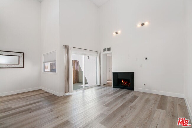Photo - 1339 N Columbus Ave Unit 304