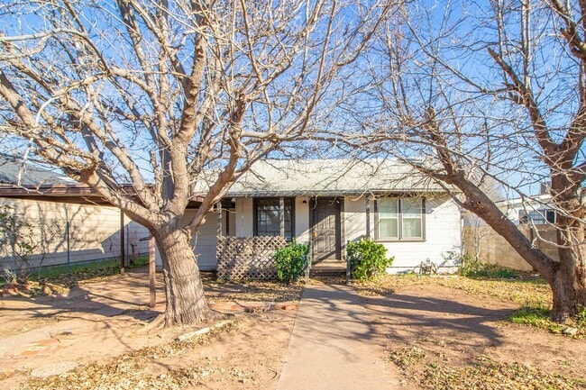 Building Photo - 2 bedroom Now Leasing