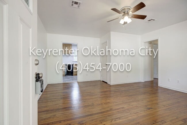 Photo - 1520 Rowena Ln