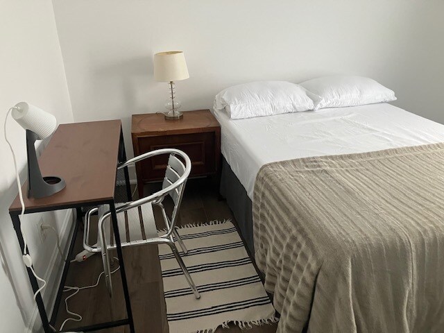 Photo - 133 Vidal St S