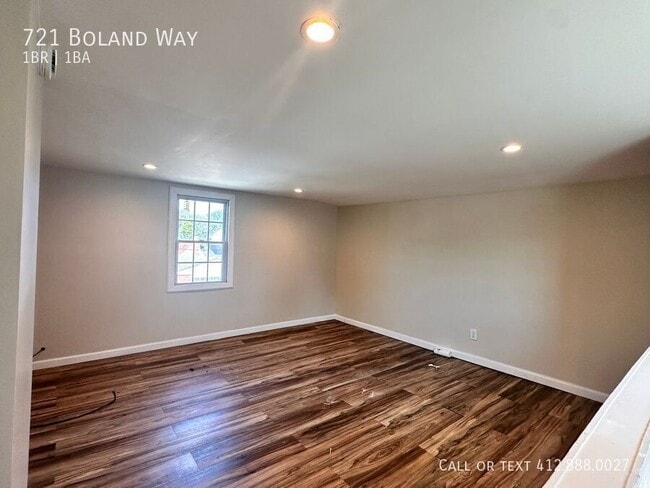 Photo - 721 Boland Wy