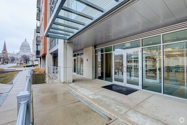 Building Photo - 309 W Washington Ave Unit 406 Rental