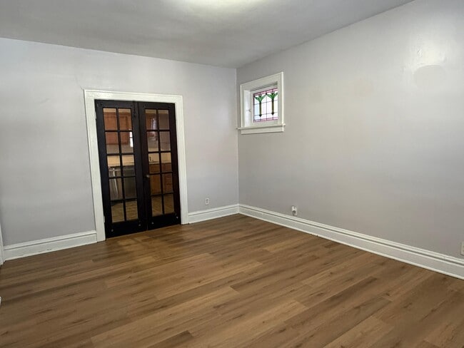 Building Photo - 5042 Mardel Ave