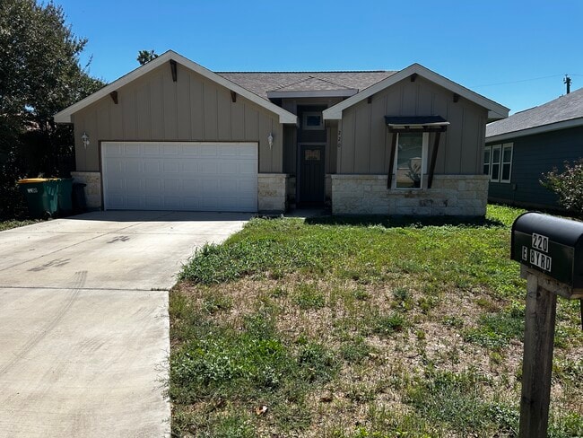 Building Photo - 220 E Byrd Blvd Rental