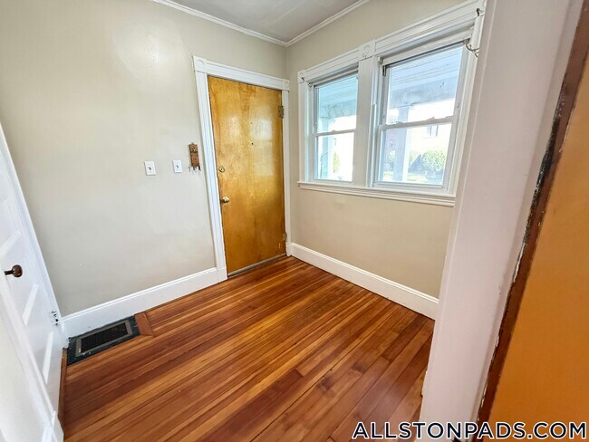 Photo - 35 Allston St Unidad 1