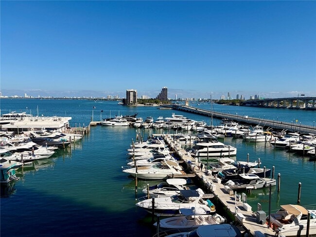 Building Photo - 555 NE 15th St Unit 609