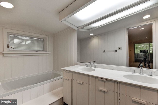 Photo - 7000 Crail Dr