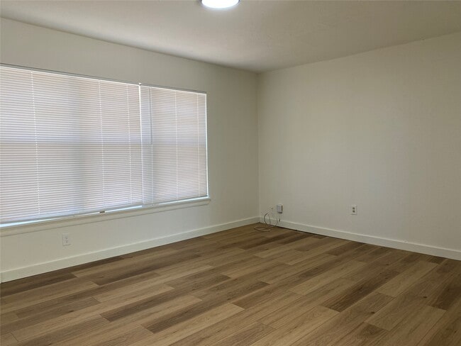 Photo - 120 Weldon St