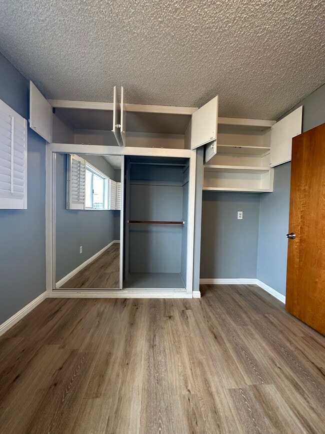 Photo - 2415 W 230th St