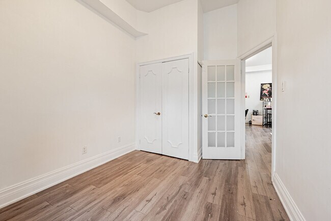 Photo - 212 Carlton St.