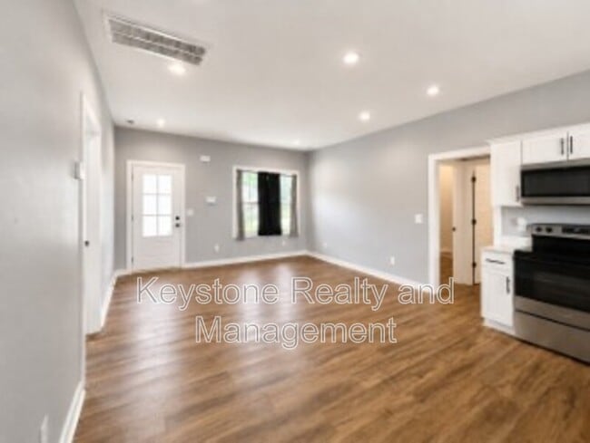 Photo - 605 Colonelette Dr