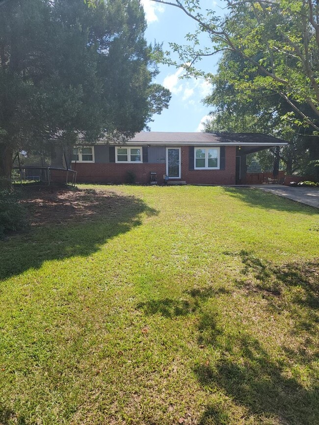 Building Photo - BEAUTIFUL 3 BEDROOM 1 BATHROOM HOUSE IN CO...
