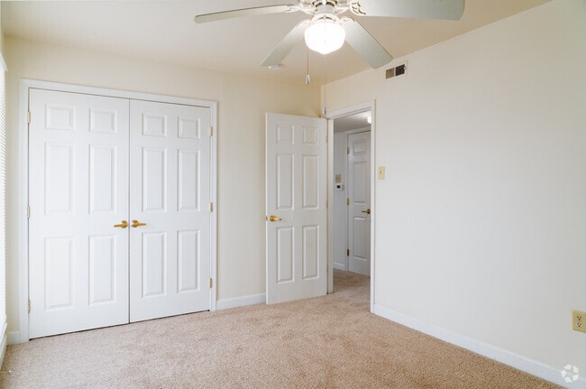2BR, 1BA - 844 SF - Primary Bedroom