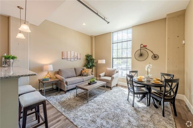 Photo - 411 Valley St