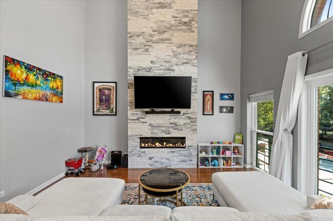 Photo - 1754 W Division St House