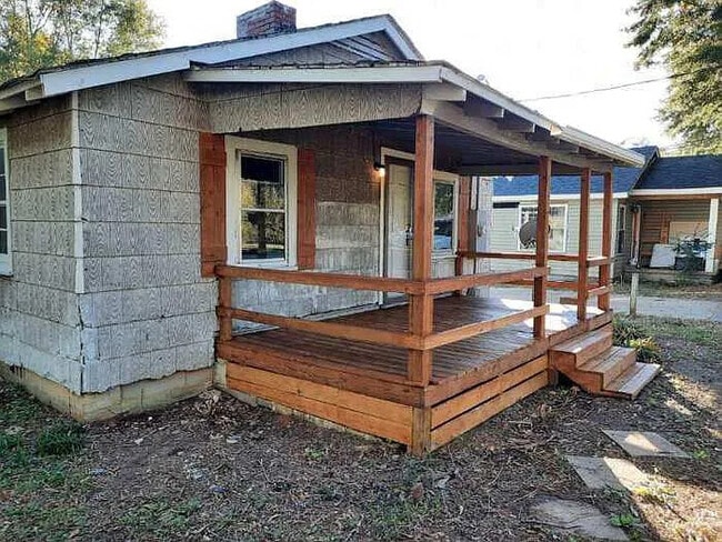 Building Photo - 2 Bedroom 1 Bathroom