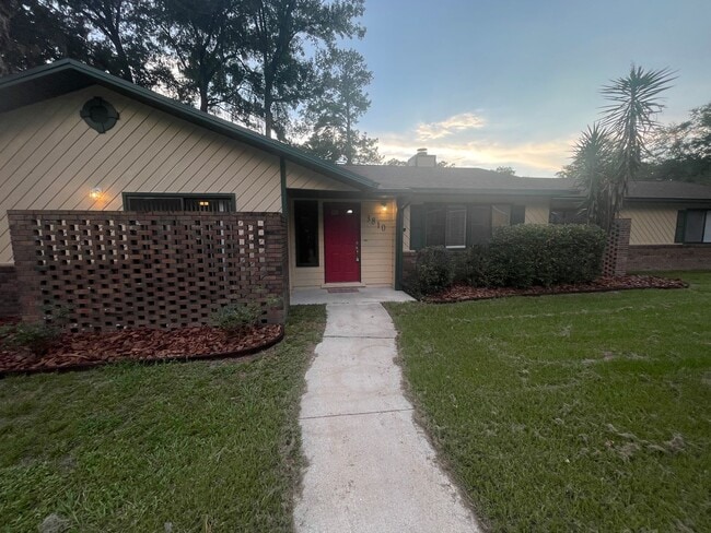 Building Photo - Charming Home in Sought-After Hidden Oaks Community