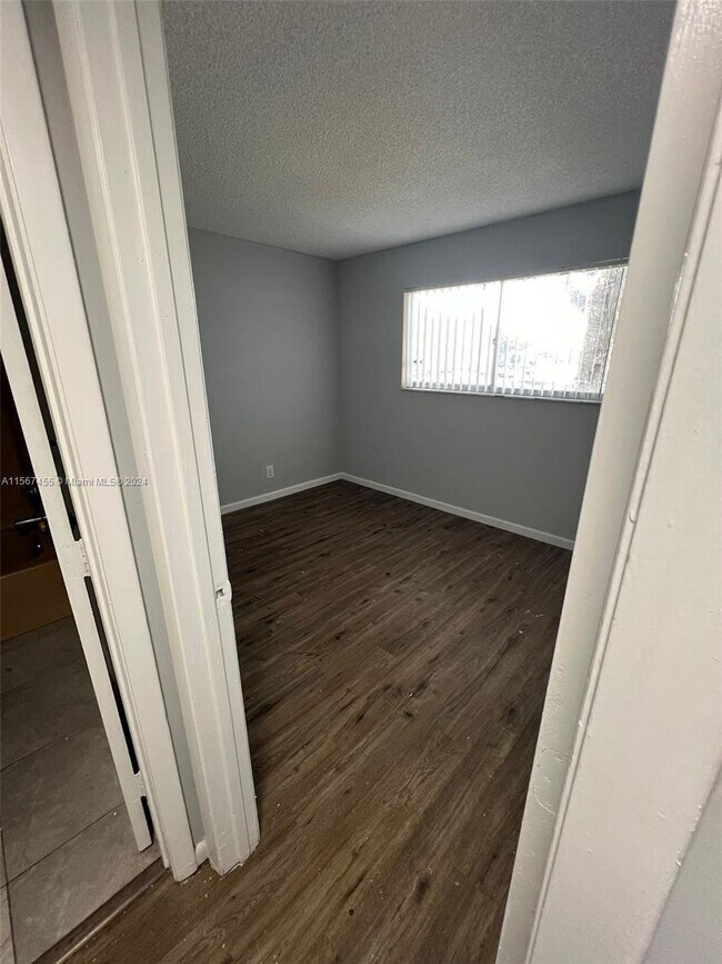 Photo - 8710 N Sherman Cir Unit 202