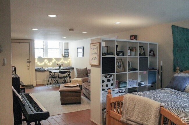 Building Photo - 31 Anderson St Unit A Rental