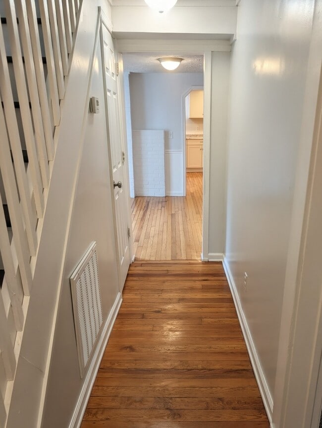 Photo - 447 Toytown Rd
