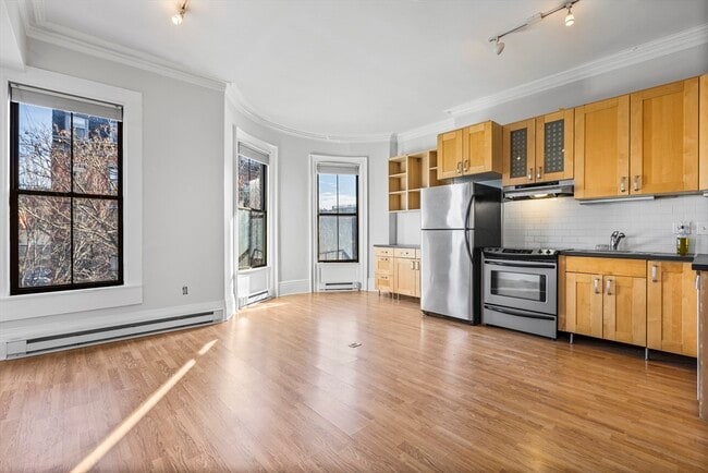 Building Photo - 28 Dartmouth St Unit 4