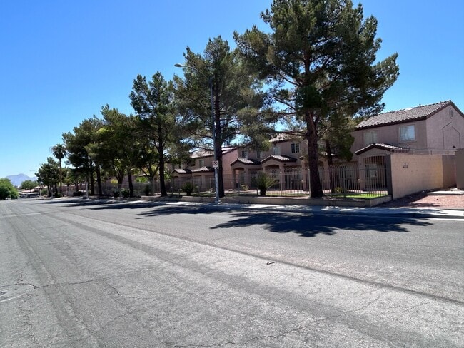 Building Photo - 2501 Sierra Luna Ave