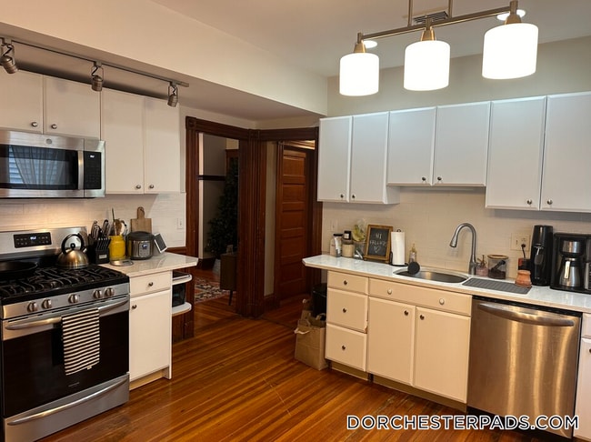 Building Photo - 18 Taft St Rental