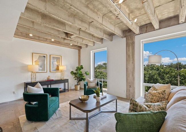 Building Photo - 1115 S Alamo St Unit 174.2