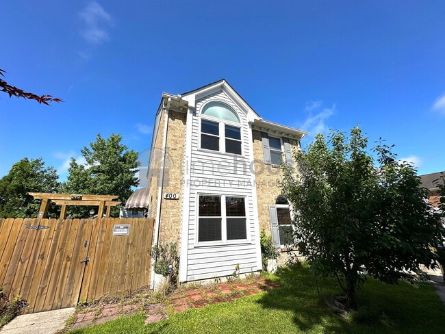 Photo - 400 Greenview Dr