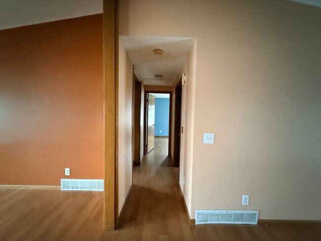 Photo - 303 W Pieronnet St