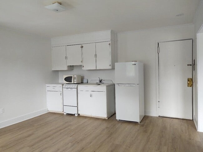 Building Photo - 31 Wing Ave