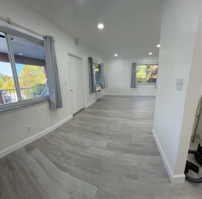 Building Photo - 2838 Madison St Unit 20