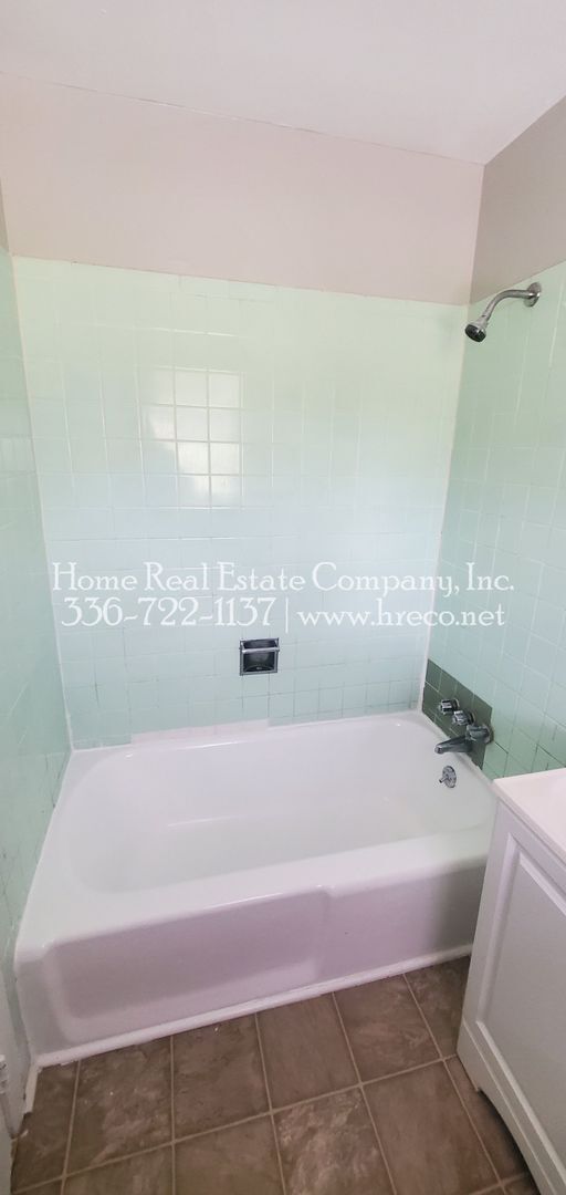 Photo - 4170 James St Unidad 8