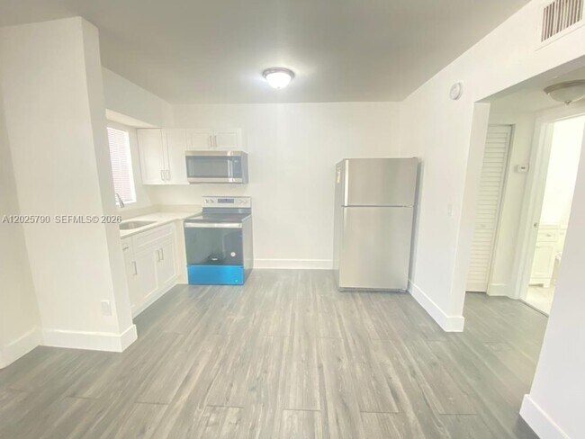 Photo - 2150 NW 24th St Unit 2